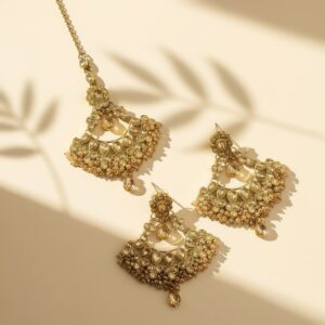 chandbali tikka set with beautiful earrings