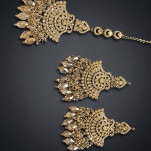 beautiful golden earring with tikka elegant traditinal jewellery for special occassion